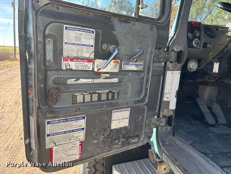 image for item NA9866 1999 Mack RD690S ready mix truck