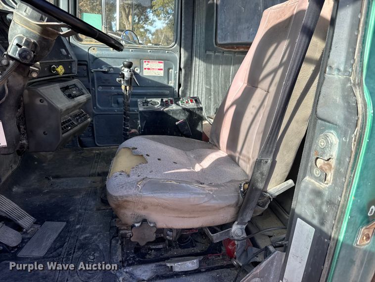 image for item NA9866 1999 Mack RD690S ready mix truck