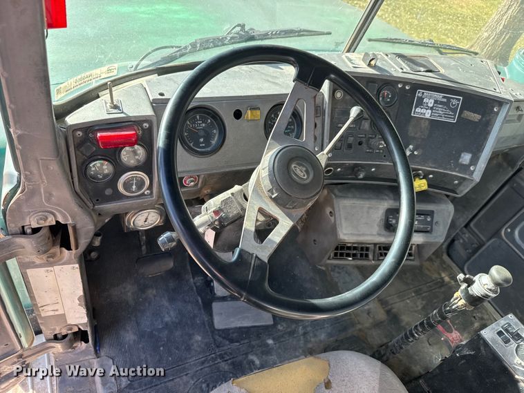 image for item NA9866 1999 Mack RD690S ready mix truck