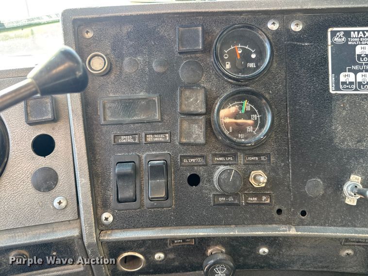 image for item NA9866 1999 Mack RD690S ready mix truck