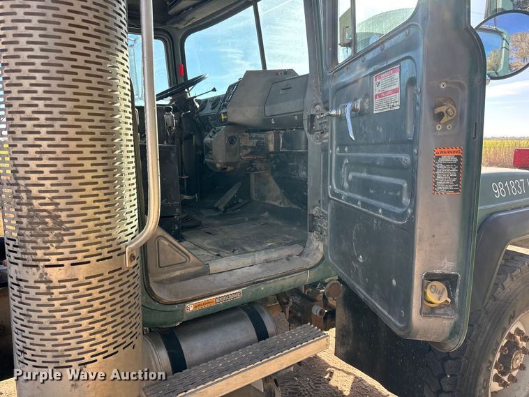 image for item NA9866 1999 Mack RD690S ready mix truck