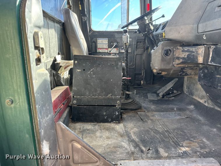 image for item NA9866 1999 Mack RD690S ready mix truck