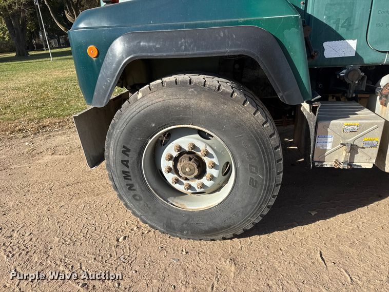 image for item NA9866 1999 Mack RD690S ready mix truck