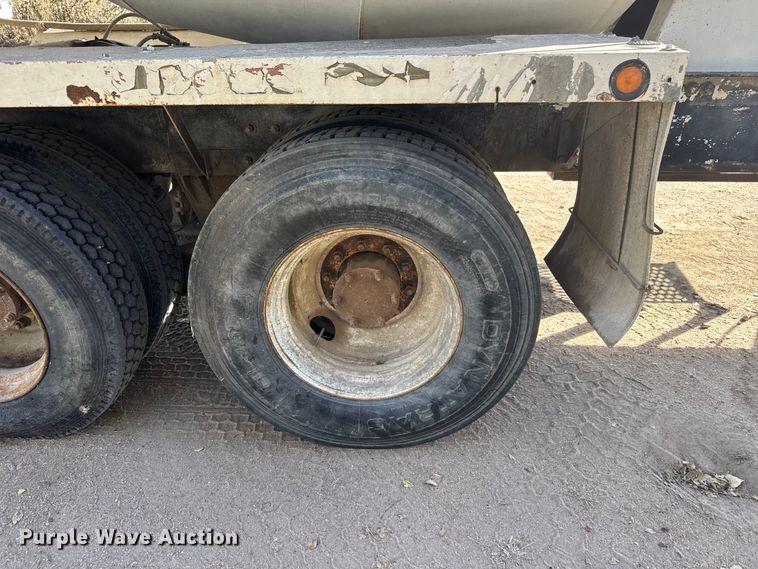 image for item NA9866 1999 Mack RD690S ready mix truck