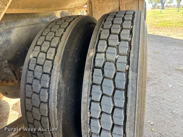 image for item NA9866 1999 Mack RD690S ready mix truck