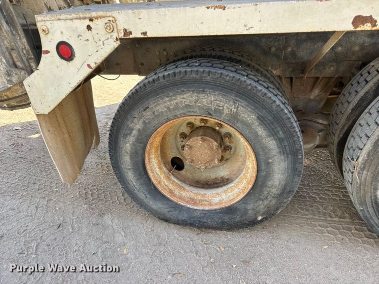 image for item NA9866 1999 Mack RD690S ready mix truck