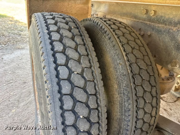 image for item NA9866 1999 Mack RD690S ready mix truck