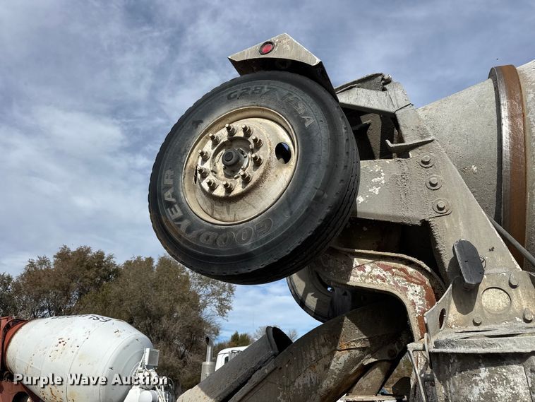 image for item NA9866 1999 Mack RD690S ready mix truck