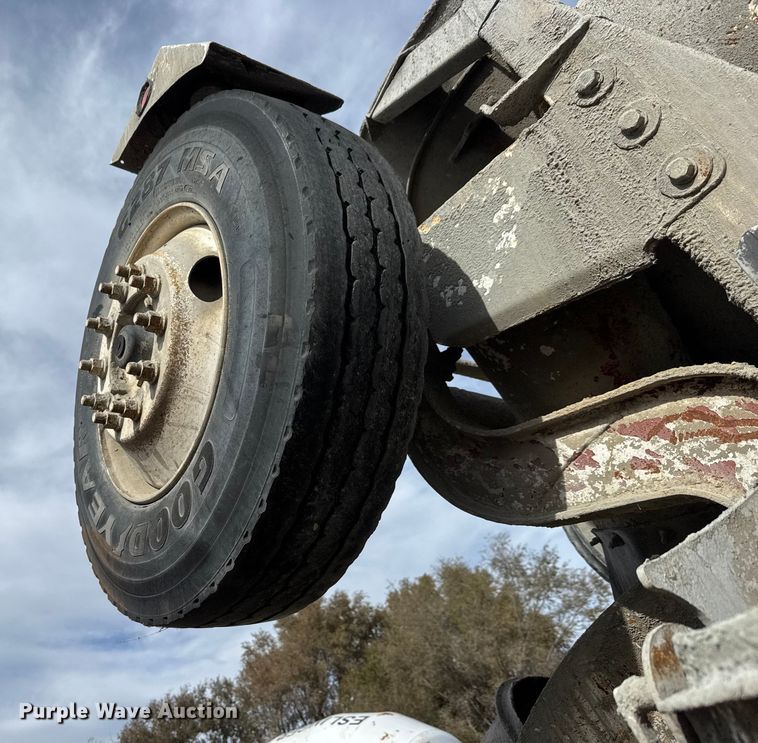 image for item NA9866 1999 Mack RD690S ready mix truck