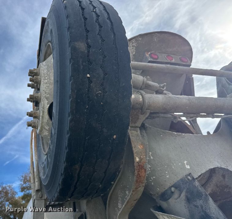 image for item NA9866 1999 Mack RD690S ready mix truck