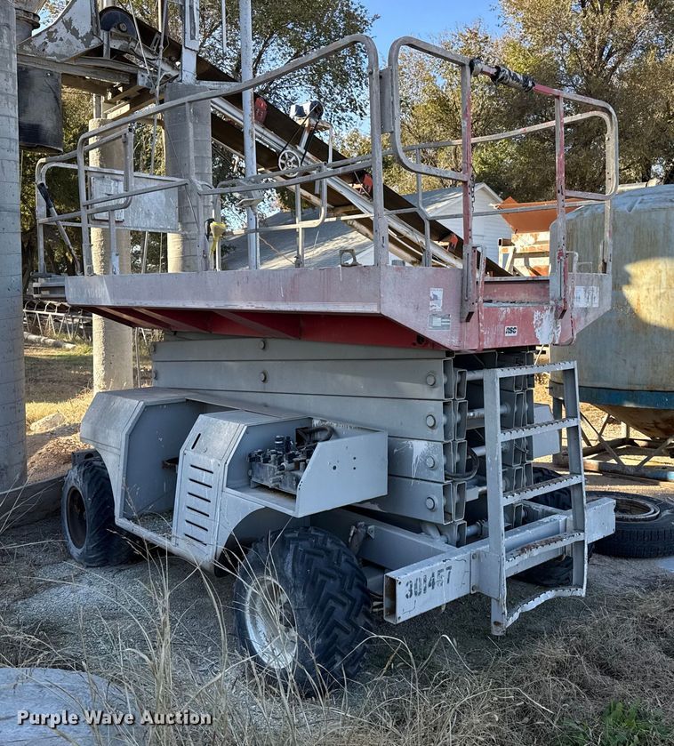 image for item NA9871 2000 MEC 4191RT scissor lift