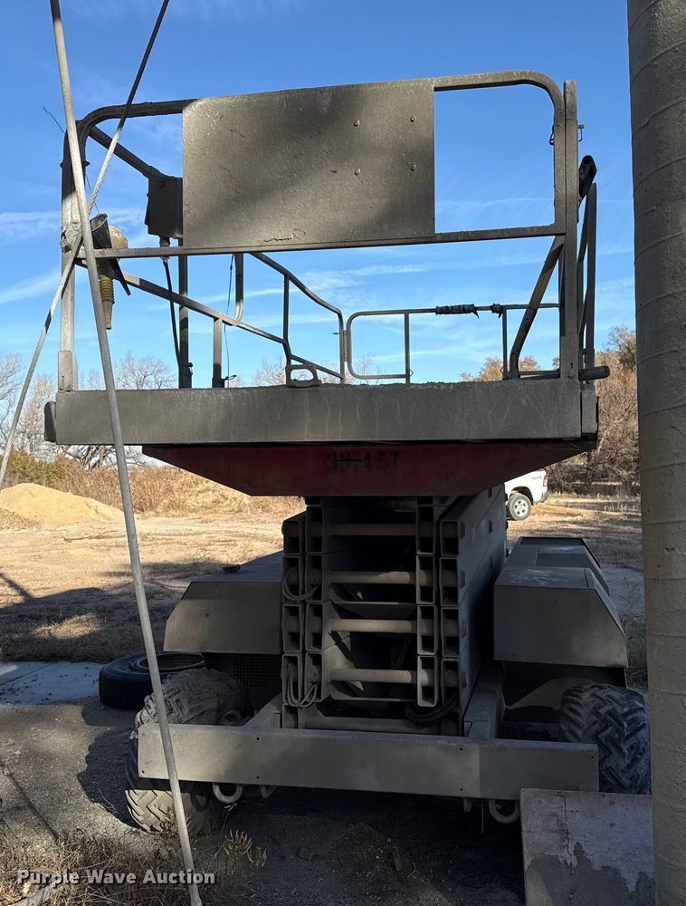 image for item NA9871 2000 MEC 4191RT scissor lift