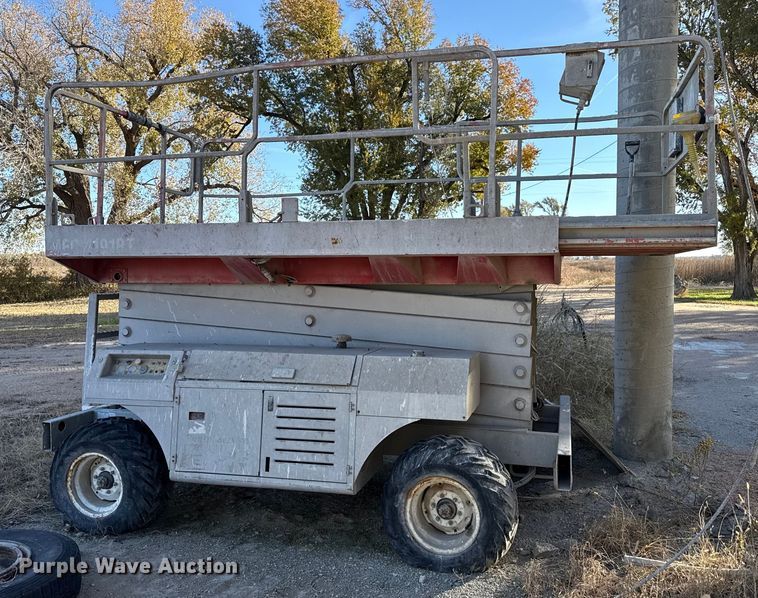 image for item NA9871 2000 MEC 4191RT scissor lift
