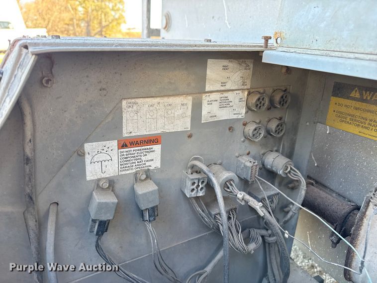 image for item NA9871 2000 MEC 4191RT scissor lift