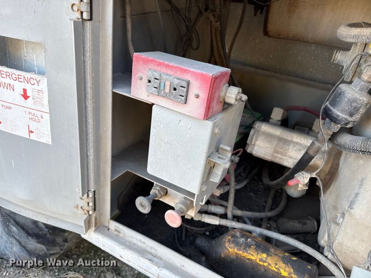 image for item NA9871 2000 MEC 4191RT scissor lift