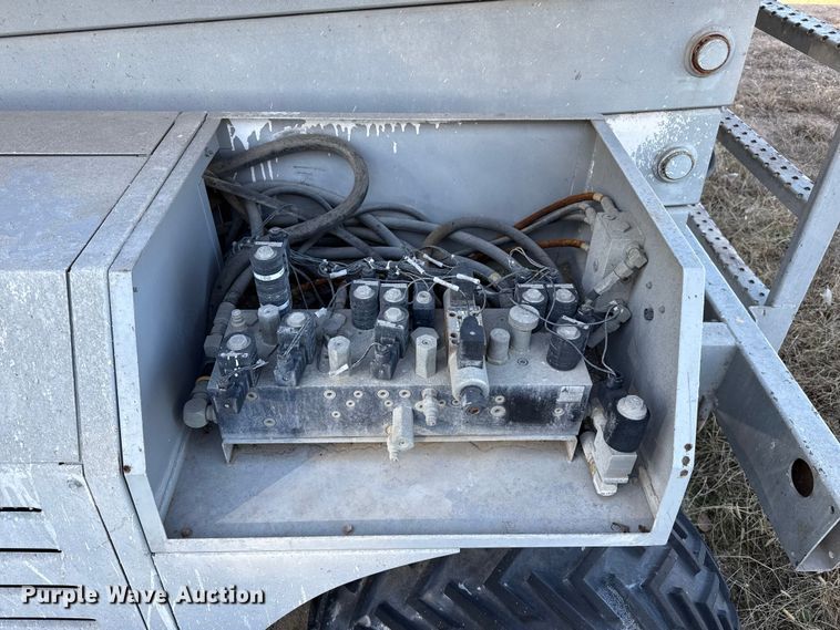 image for item NA9871 2000 MEC 4191RT scissor lift