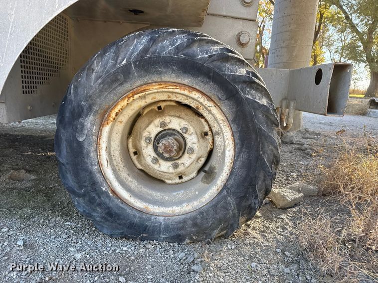 image for item NA9871 2000 MEC 4191RT scissor lift