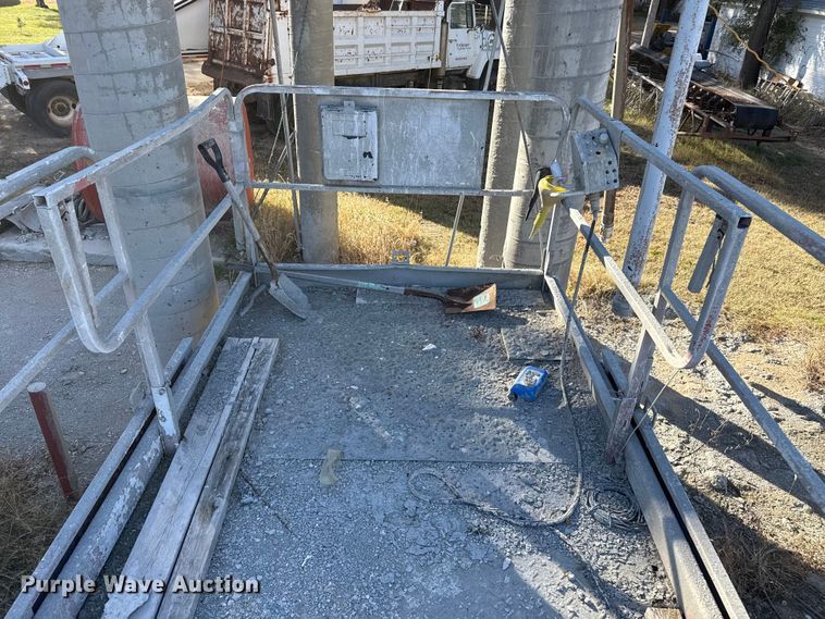 image for item NA9871 2000 MEC 4191RT scissor lift