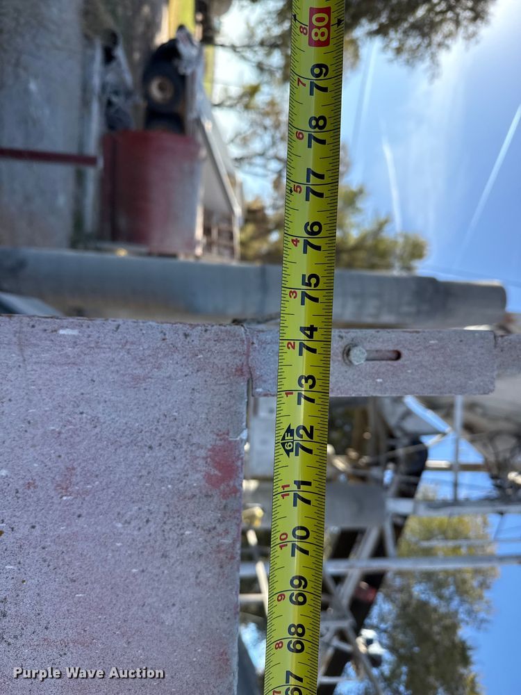 image for item NA9871 2000 MEC 4191RT scissor lift