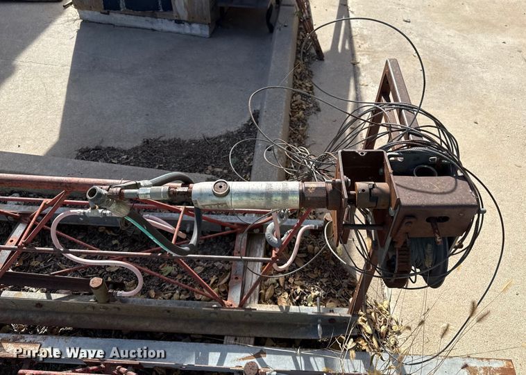 image for item NA9877 Vibratory screed