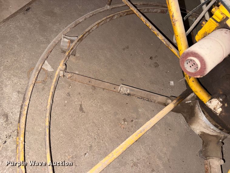 image for item NA9886 (2) White Star power trowels