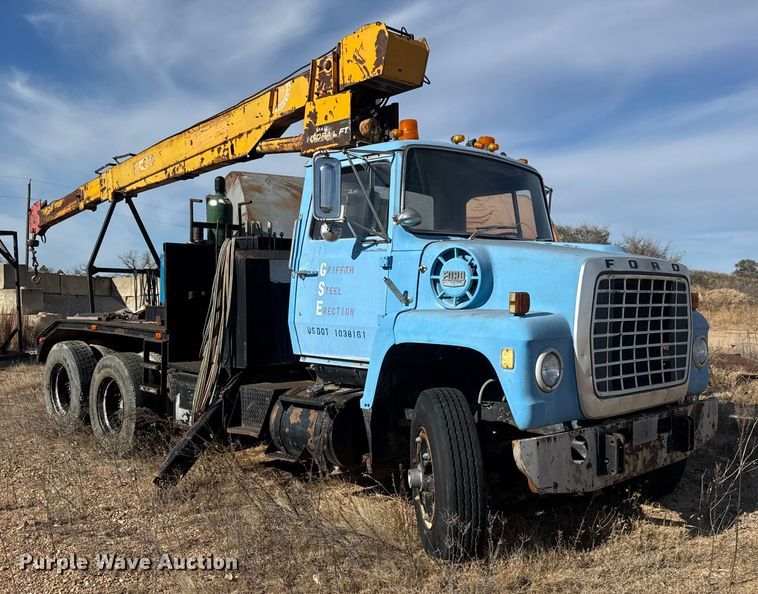 image for item NA9889 1979 Ford 8000 crane truck