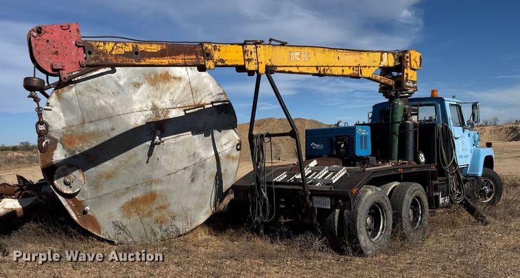 image for item NA9889 1979 Ford 8000 crane truck
