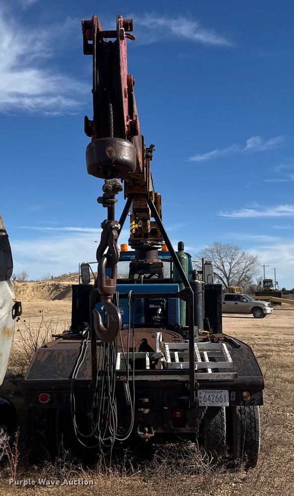 image for item NA9889 1979 Ford 8000 crane truck