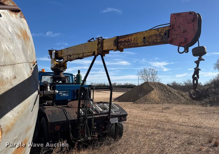 image for item NA9889 1979 Ford 8000 crane truck