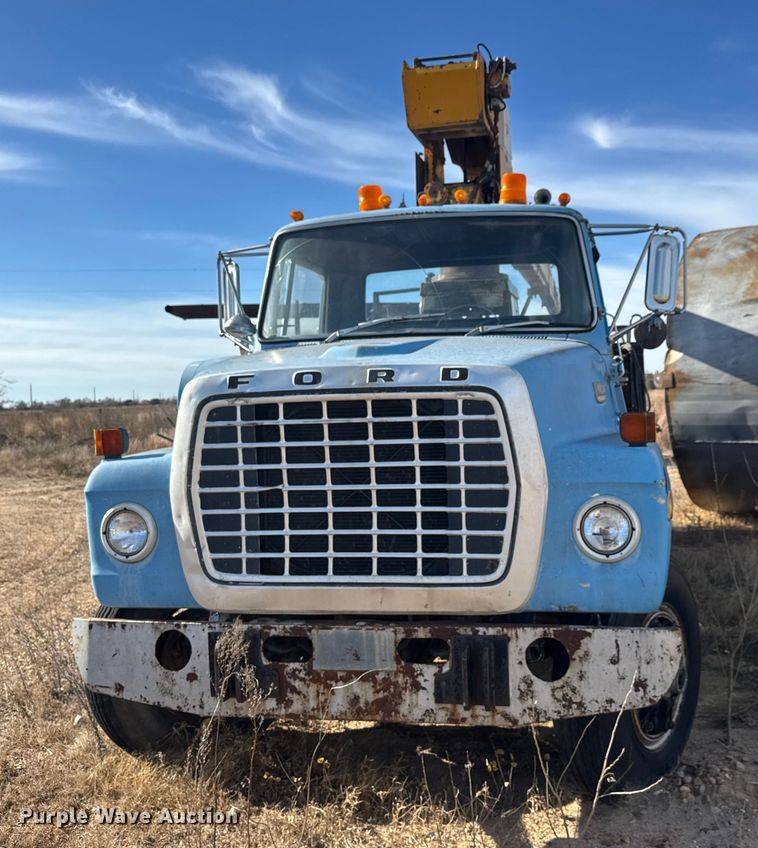 image for item NA9889 1979 Ford 8000 crane truck