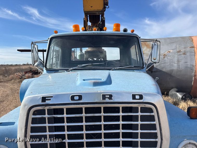 image for item NA9889 1979 Ford 8000 crane truck
