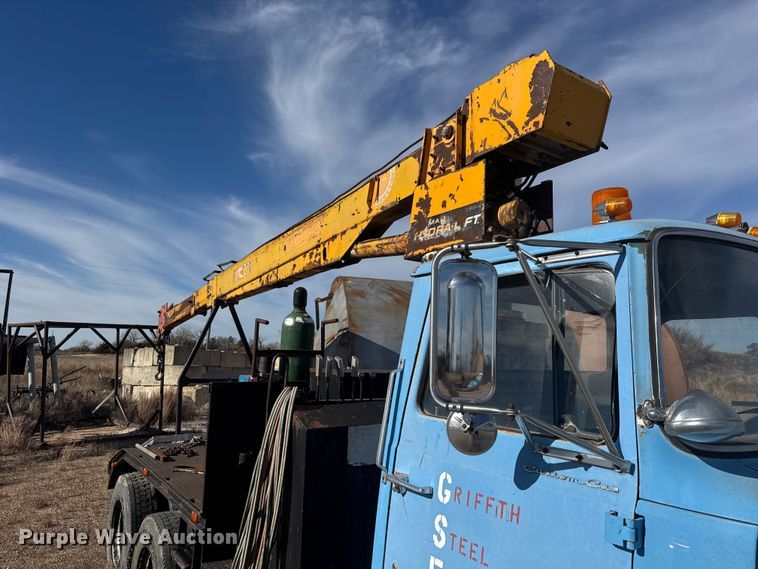 image for item NA9889 1979 Ford 8000 crane truck
