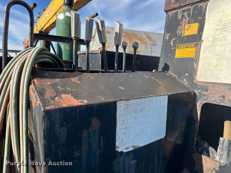 image for item NA9889 1979 Ford 8000 crane truck