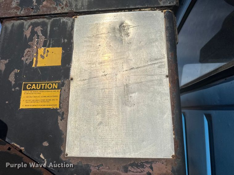 image for item NA9889 1979 Ford 8000 crane truck