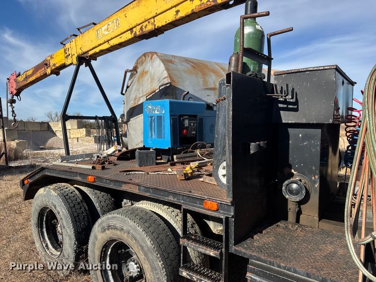 image for item NA9889 1979 Ford 8000 crane truck