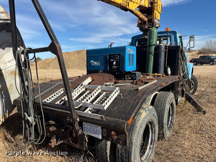 image for item NA9889 1979 Ford 8000 crane truck