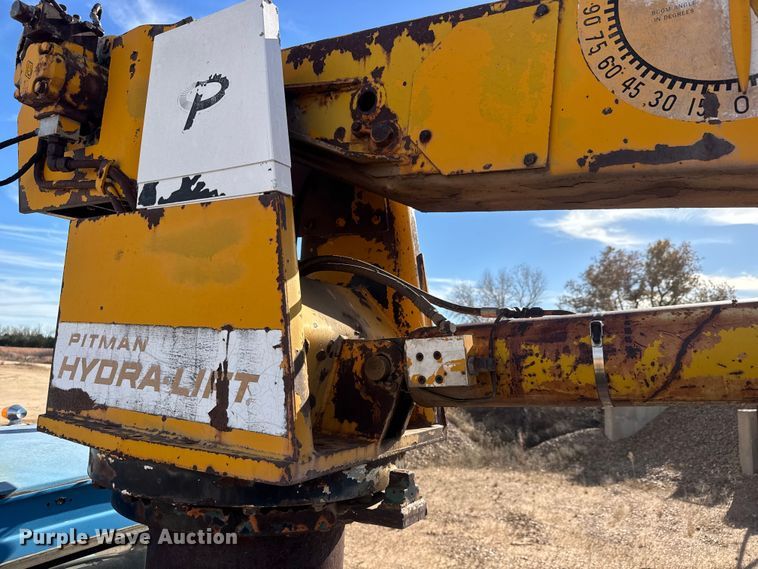 image for item NA9889 1979 Ford 8000 crane truck