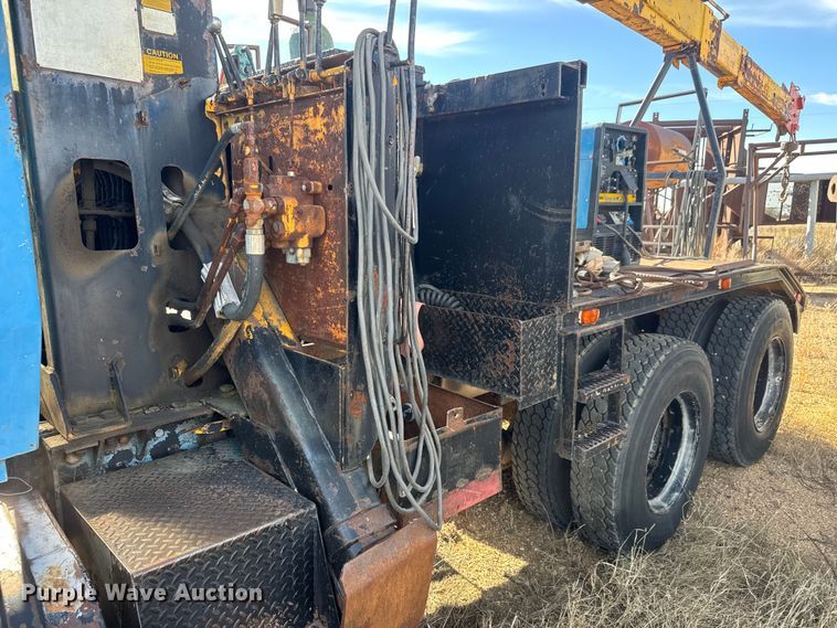 image for item NA9889 1979 Ford 8000 crane truck
