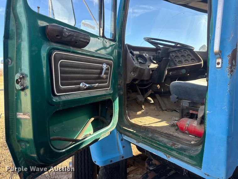 image for item NA9889 1979 Ford 8000 crane truck