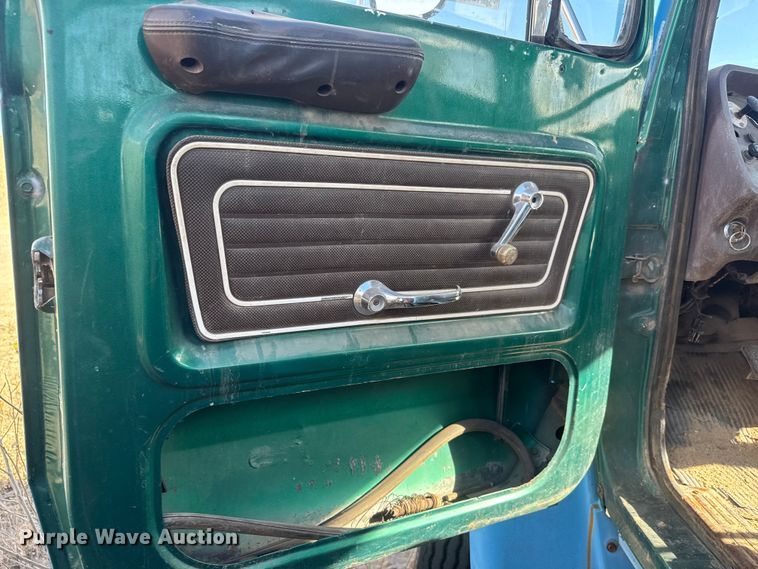 image for item NA9889 1979 Ford 8000 crane truck