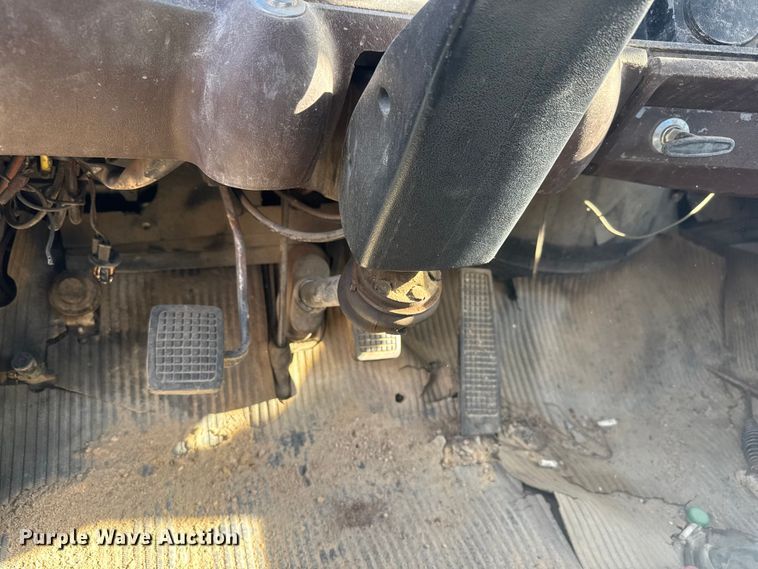 image for item NA9889 1979 Ford 8000 crane truck