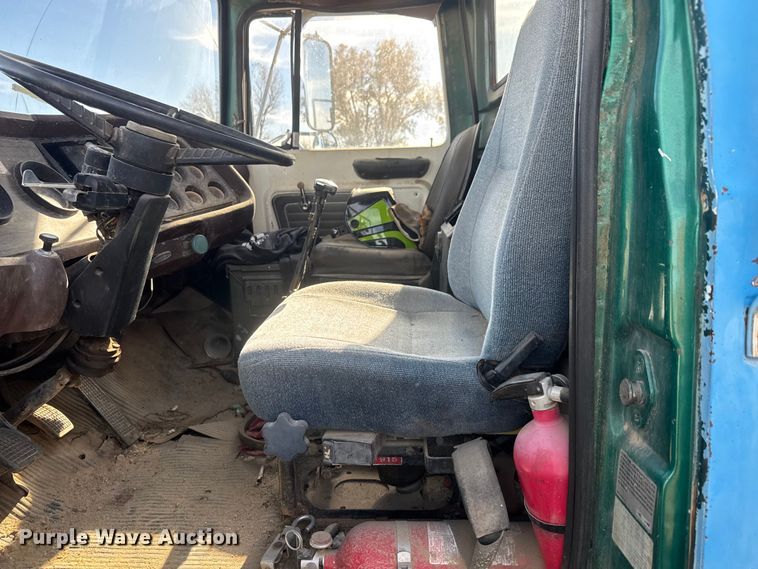 image for item NA9889 1979 Ford 8000 crane truck