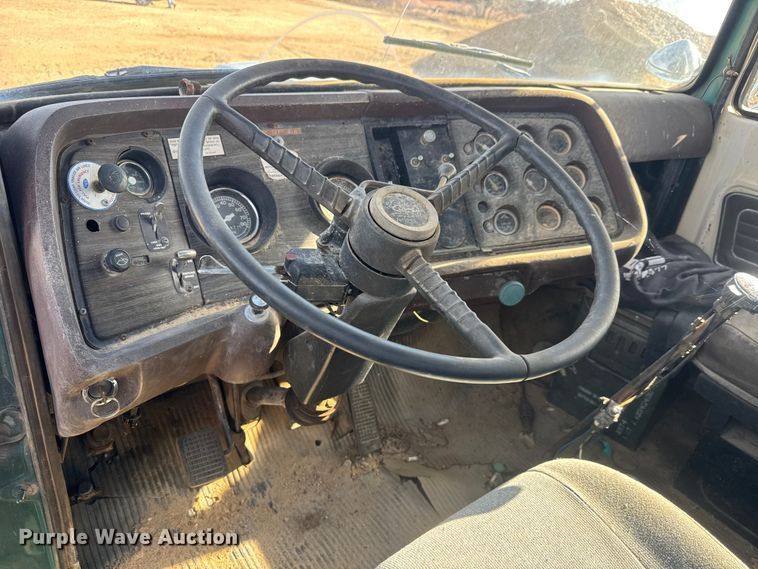 image for item NA9889 1979 Ford 8000 crane truck