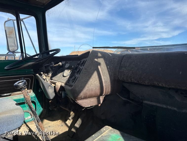 image for item NA9889 1979 Ford 8000 crane truck