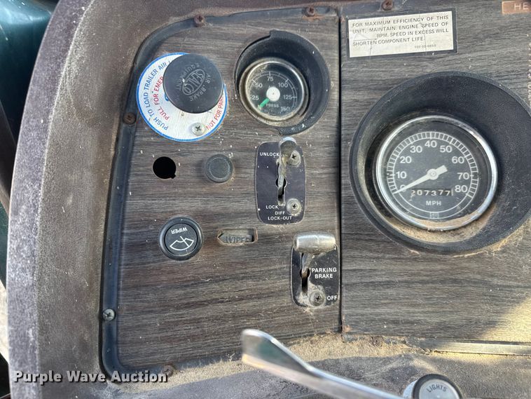 image for item NA9889 1979 Ford 8000 crane truck