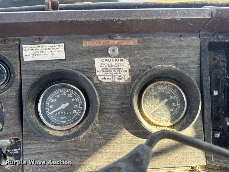 image for item NA9889 1979 Ford 8000 crane truck