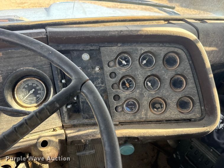 image for item NA9889 1979 Ford 8000 crane truck