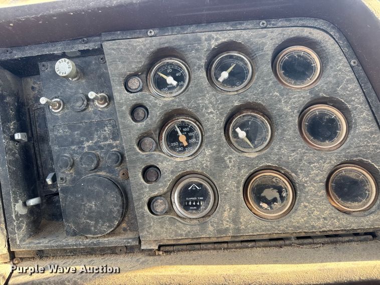 image for item NA9889 1979 Ford 8000 crane truck