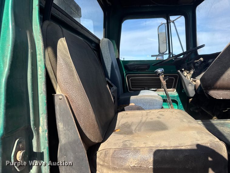 image for item NA9889 1979 Ford 8000 crane truck