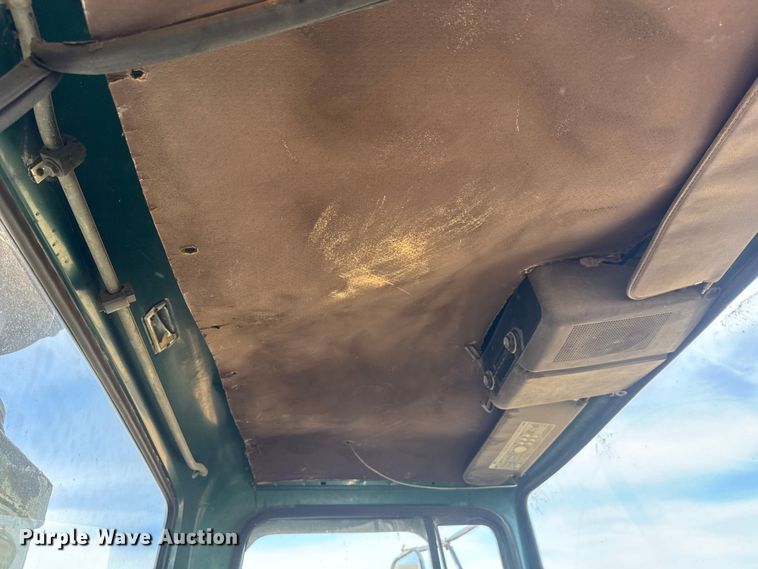 image for item NA9889 1979 Ford 8000 crane truck